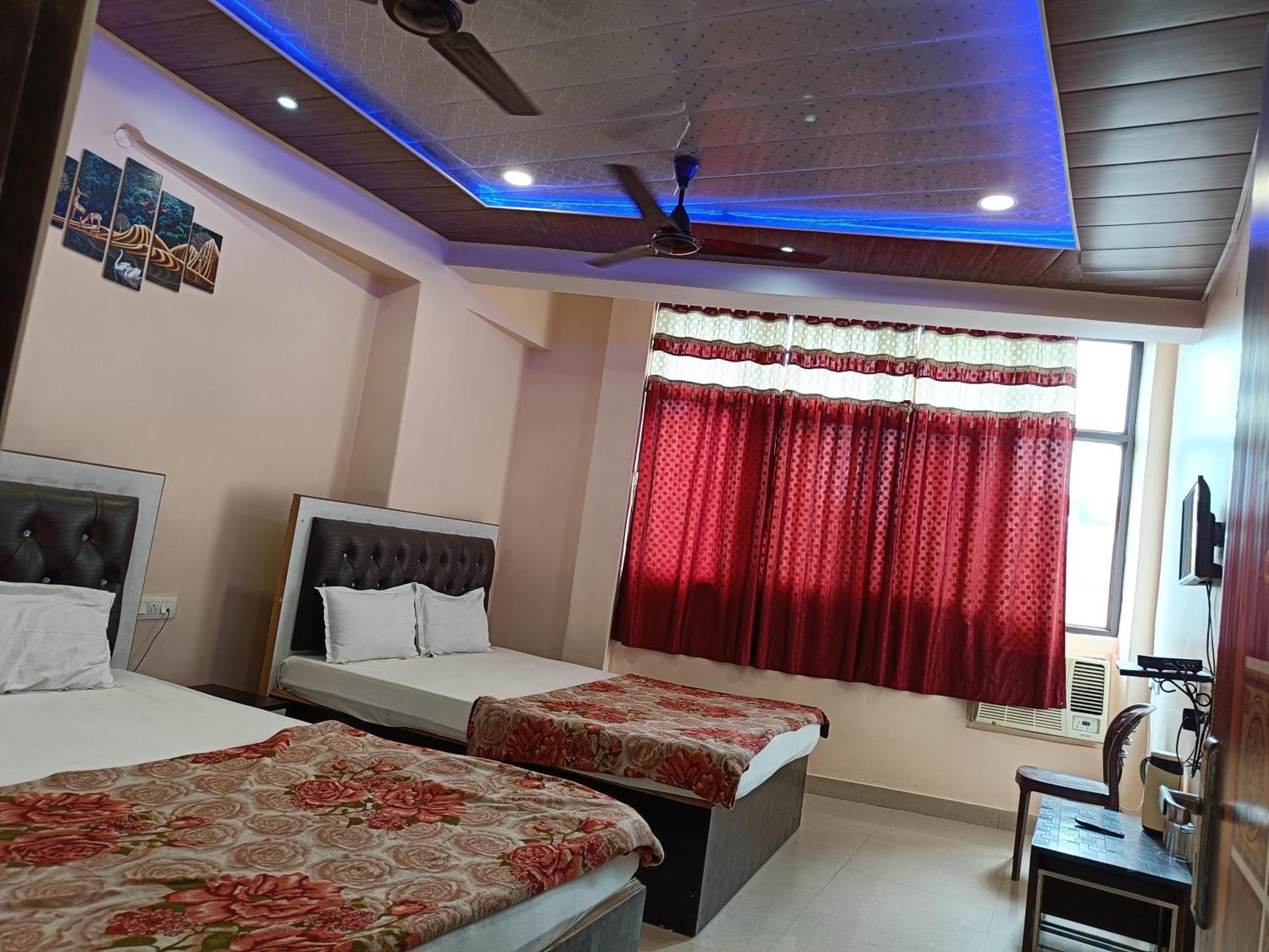 Pragya International Hotel Váránaszi Kültér fotó